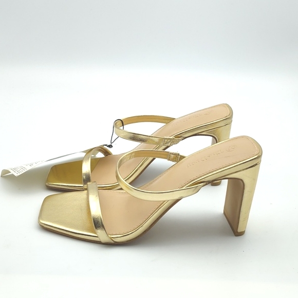 New 'The Drop' Strappy Square Toe Heel in Gold ⭐ Size 6 - Picture 8 of 12